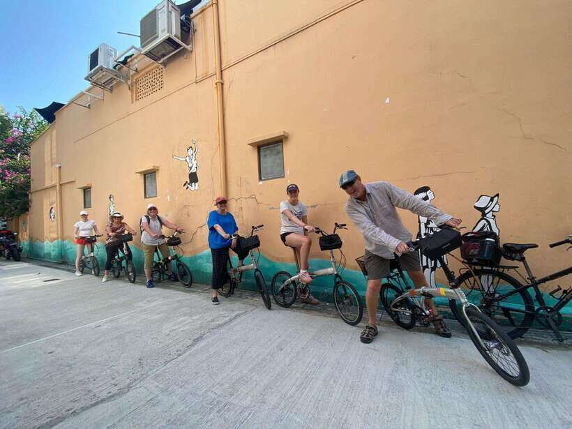 Singapore: Food and Bike Tour: Katong District - The tasting lineup: 8 authentic dishes, plus a drink