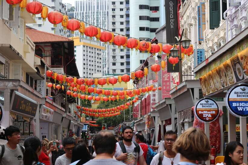 Singapore: Foodie Experience Guided Tour with 5 Tastings - The Michelin-star hawker stop: soya sauce chicken rice