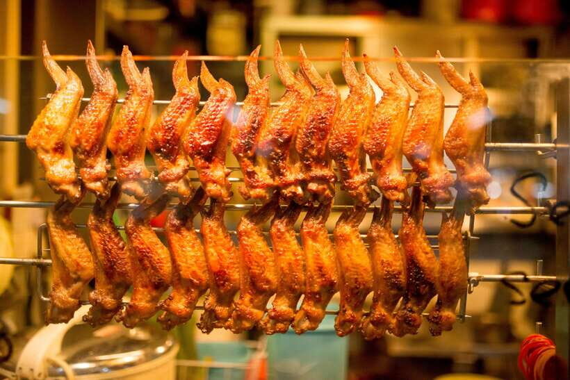 Singapore: Foodie Experience Guided Tour with 5 Tastings - Meeting point on Pagoda Street: find Bee Cheng Hiang first