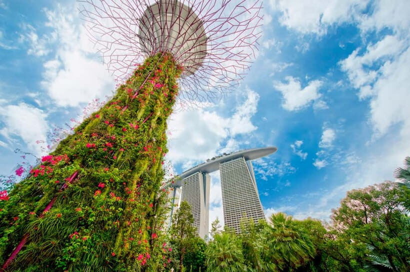 Singapore: Gardens by the Bay & Jurassic World with Pickup - Jurassic World animatronics: dinosaurs in 13 zones, with real face-to-face moments