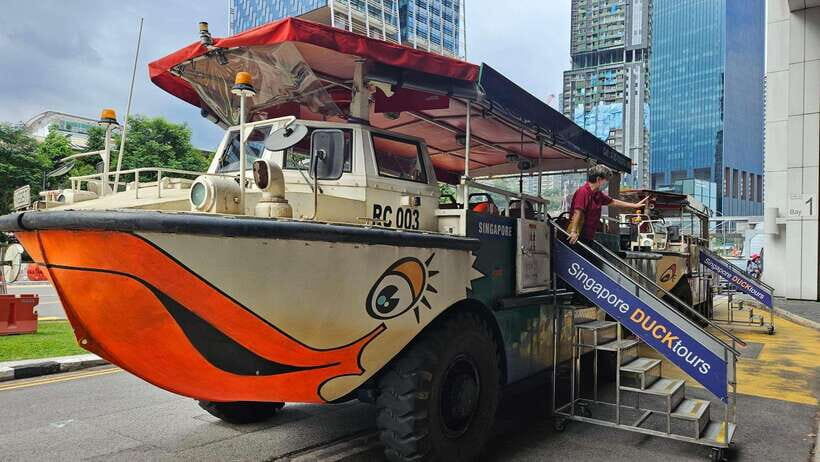 Singapore: Guided City Tour by Amphibious Duck Boat - Meeting at Suntec City Tower 2: how to start without stress