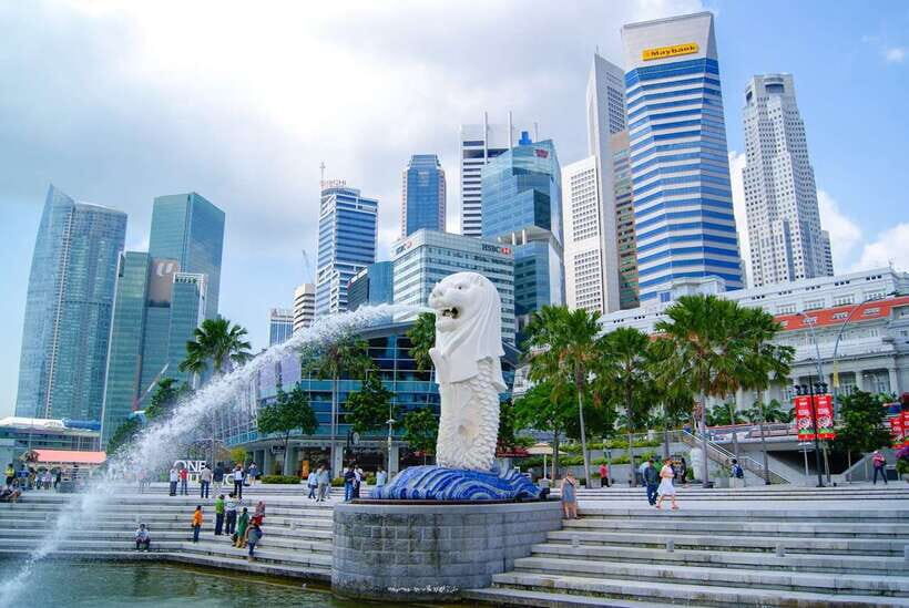 Singapore: Highlights and Hidden Gems Private Car Tour - Singapore living: coffeeshop culture, City Gallery, and public housing up close