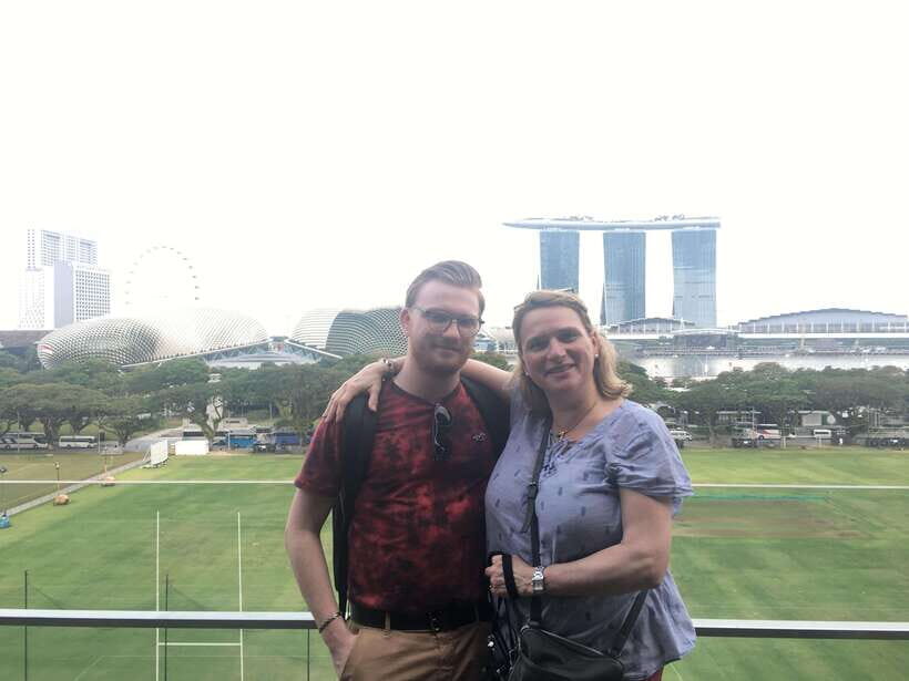 Singapore: Highlights & Hidden Gems Walking Tour - Where the tour starts: 15 Stamford Rd and getting your bearings fast