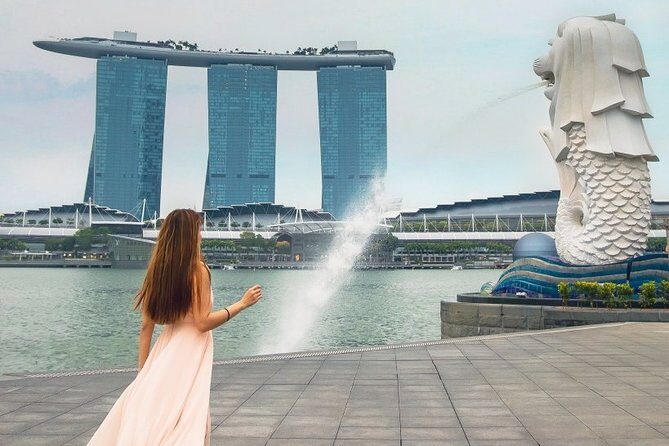 Singapore Instagram Private Walking Tour (Private & All-Inclusive) - Helix Bridge: a bridge that photographs like a landmark