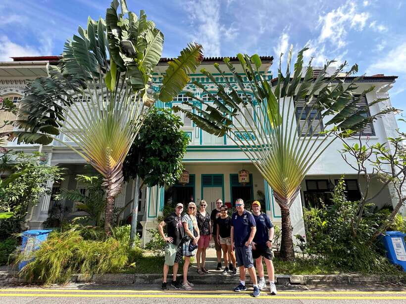 Singapore: Katong Local Food and City Highlights Tour - Shophouse photography without losing the meal rhythm