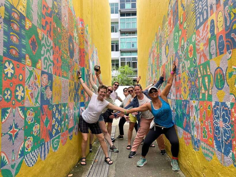 Singapore: Katong Local Food and City Highlights Tour - How the Marine Parade MRT meetup shapes the whole experience