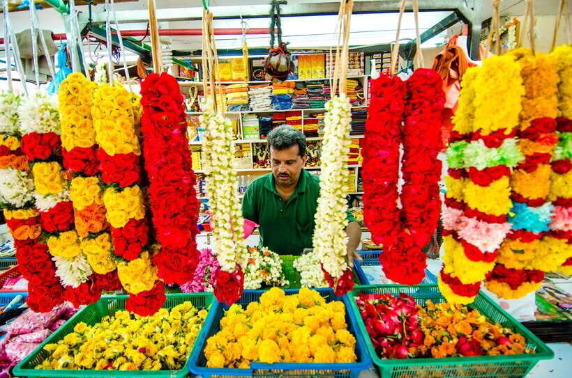 Singapore: Little India, Tekka Centre and Food Tastings Tour - Starting at Little India MRT: what your morning really feels like