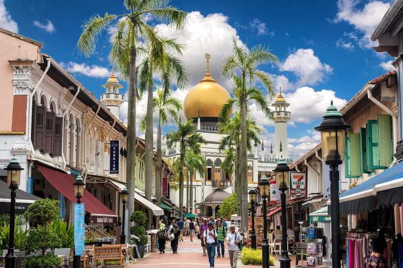 Singapore: Local Street Food Tasting Tour - The included MRT ride: practical transit, local feel