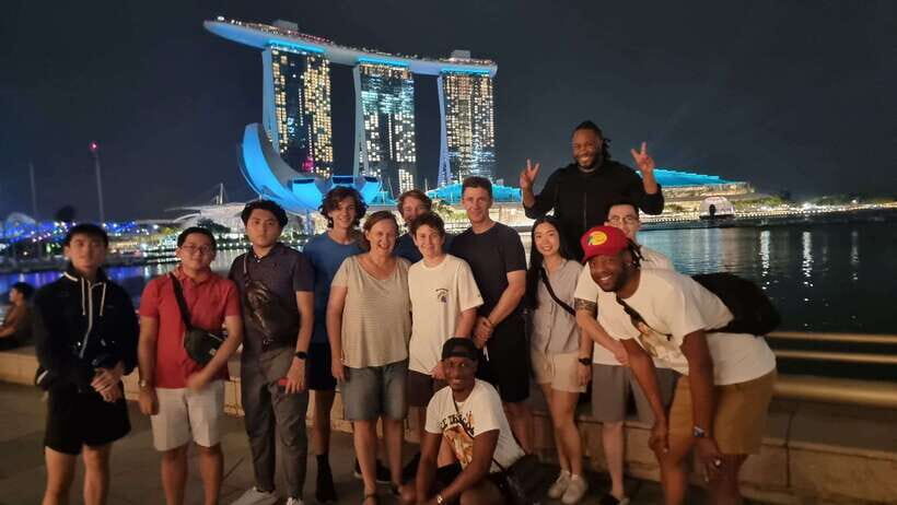 Singapore: Marina Bay Night Tour by Bicycle - Bikes, helmets, and what “easy” really means at night