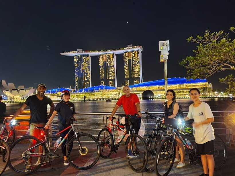 Singapore: Marina Bay Night Tour by Bicycle - Water, food, and comfort: small things that affect your experience