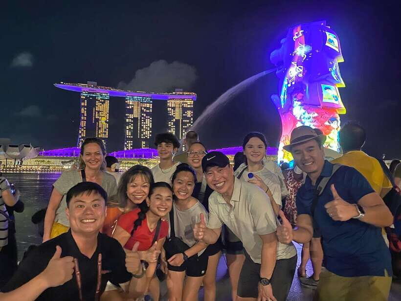 Singapore: Marina Bay Nighttime Walking Tour - Merlion Park, Esplanade, and Downtown Core photo stops