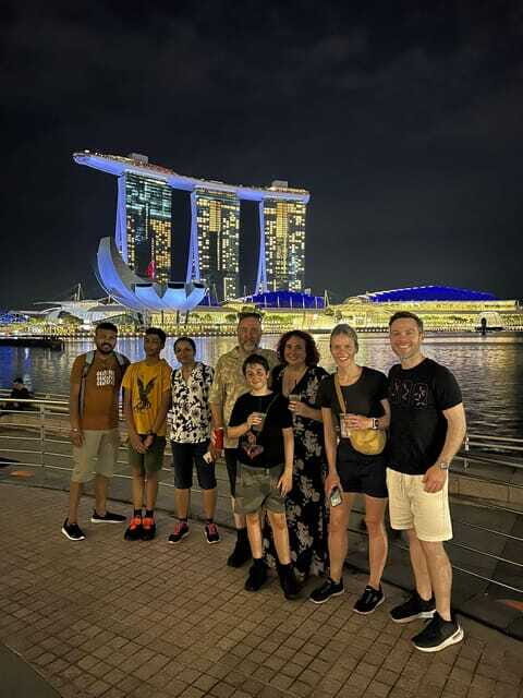 Singapore: Marina Bay Nighttime Walking Tour - Gardens by the Bay Supertrees and Garden Rhapsody finale