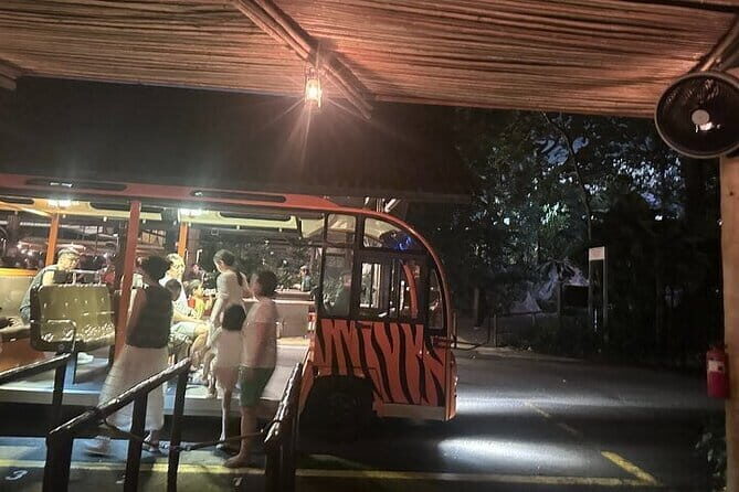 Singapore Night Safari - Creatures of the Night and Twilight Moments