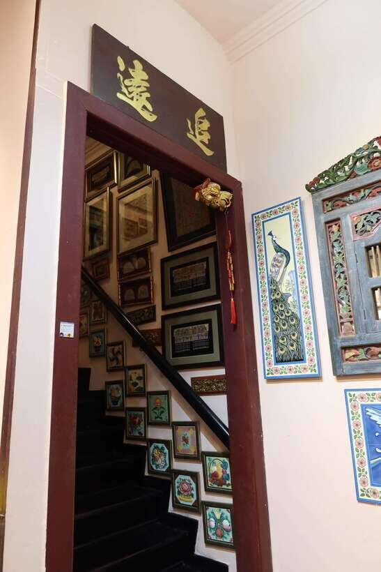 Singapore: Peranakan Culture, Cuisine & Hidden Treasures - Inside a private Peranakan museum (in a real home)
