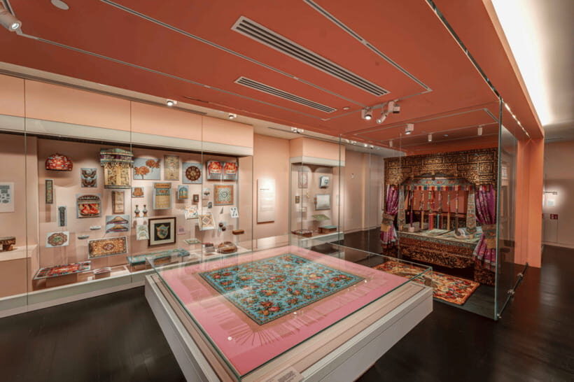 Singapore: Peranakan Museum Admission Ticket - Commissioned artworks: where tradition meets contemporary Peranakan identity