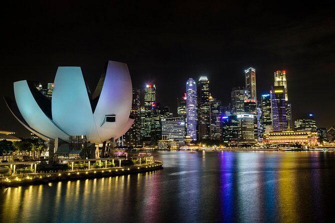 Singapore Photography Masterclass - Private Photography Lesson - Chinatown + Buddha Tooth Relic Temple: texture, people, and story framing