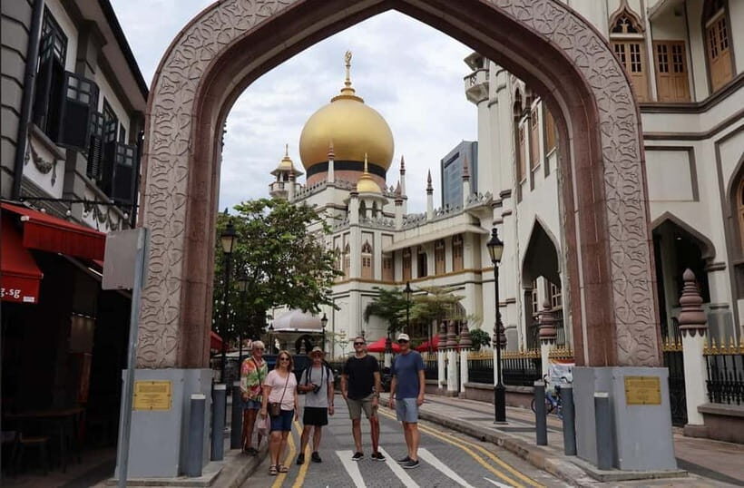 Singapore Private Customized Walking Tour in SPANISH! - Price and value: what $82 really buys you