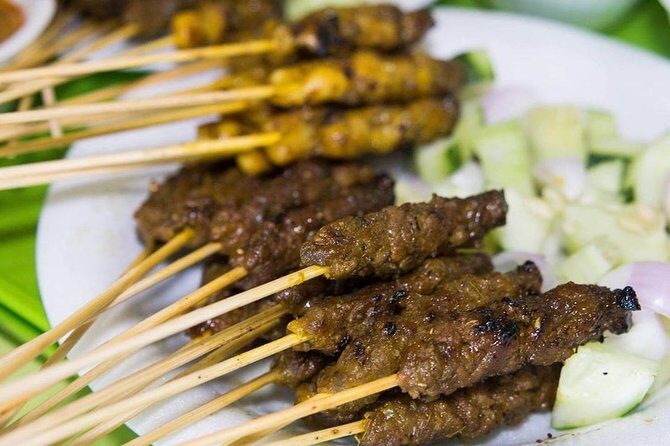 Singapore Private Food, Culture and Heritage Tour with 9 tastings - Kampong Glam and Bugis: Malay culture, mosque photos, and streets you’ll recognize later