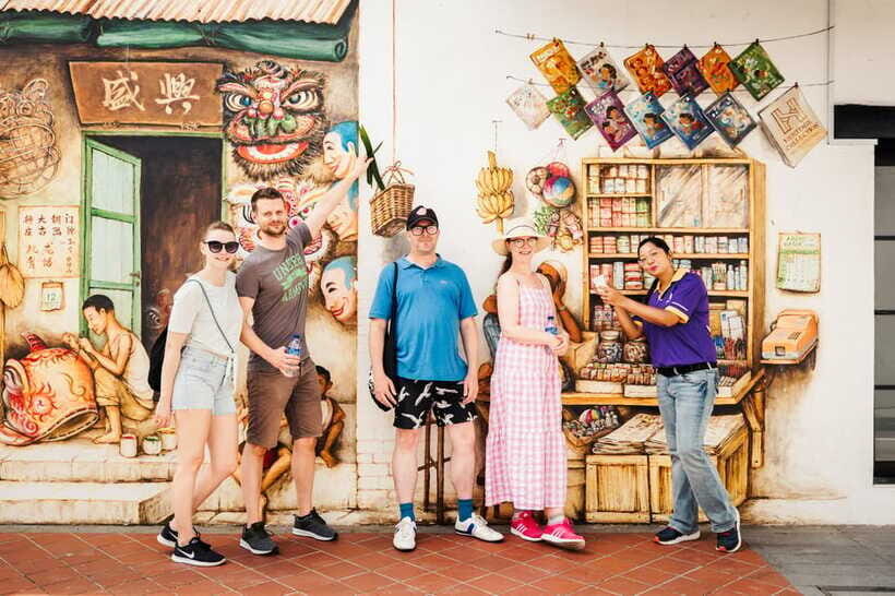 Singapore: Private Food & Heritage Walking Tour - MRT and bus time: learning while you ride like a local