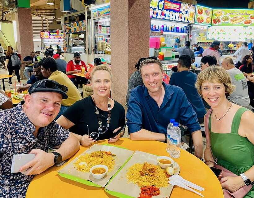 Singapore: Private Food & Heritage Walking Tour - River Cruise admission: a scheduled breather with included value