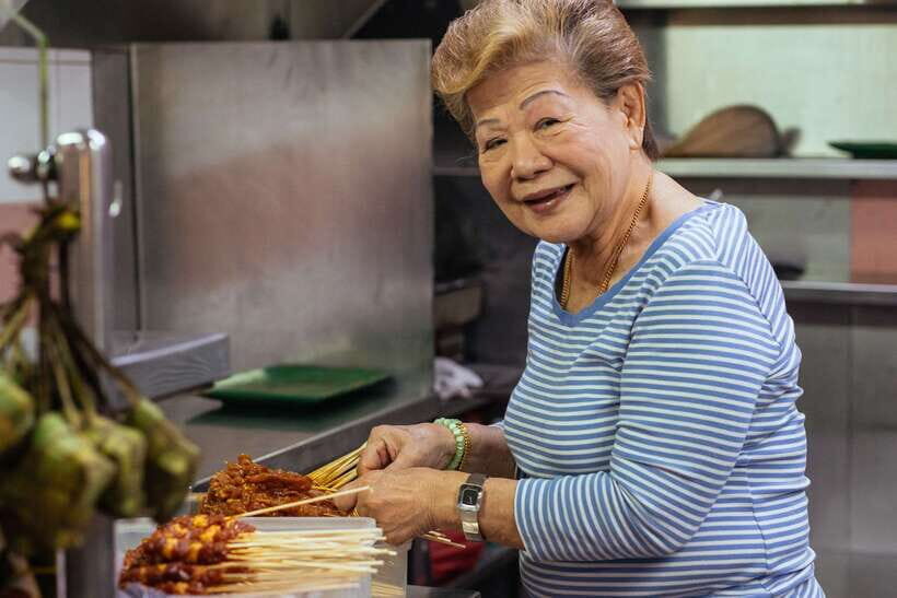 Singapore: Private Food Tour – 10 Tastings with Locals - Teh tarik and rojak: the two classics that set the tone
