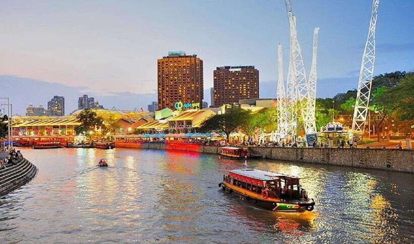Singapore: Private Nighttime Sightseeing with River Cruise - Singapore River cruise to Clarke Quay: the ride you can actually relax on