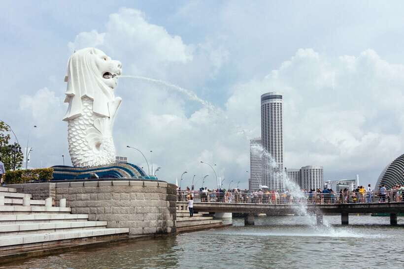 Singapore: Private Tour w/ Locals – Highlights & Hidden Gems - Raffles Hotel: the postcard spot, explained like a local