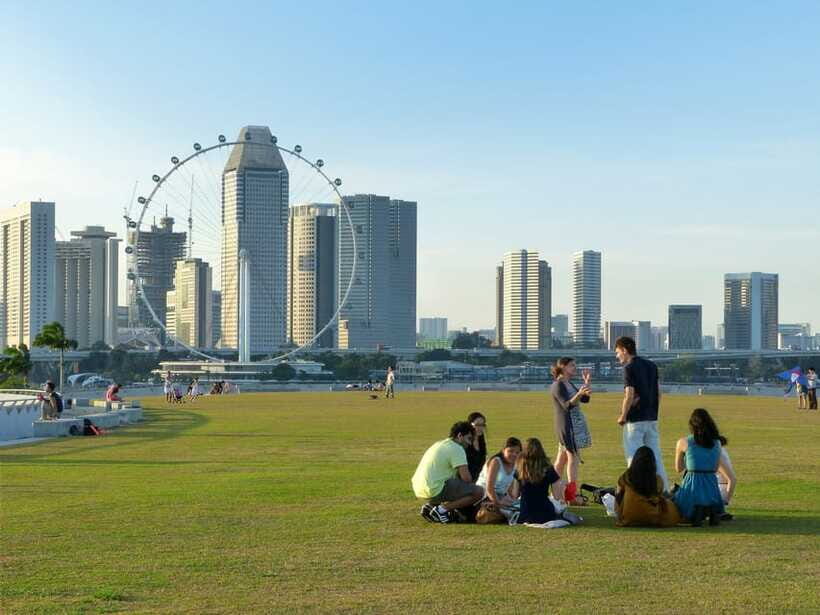 Singapore: Private Walking Tour with a Local - Who should book this private walking tour in Singapore