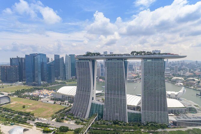 Singapore: Private Walking Tour with a Local - Starting points: pickup at National Gallery or Marina Bay, plus flexible meeting options