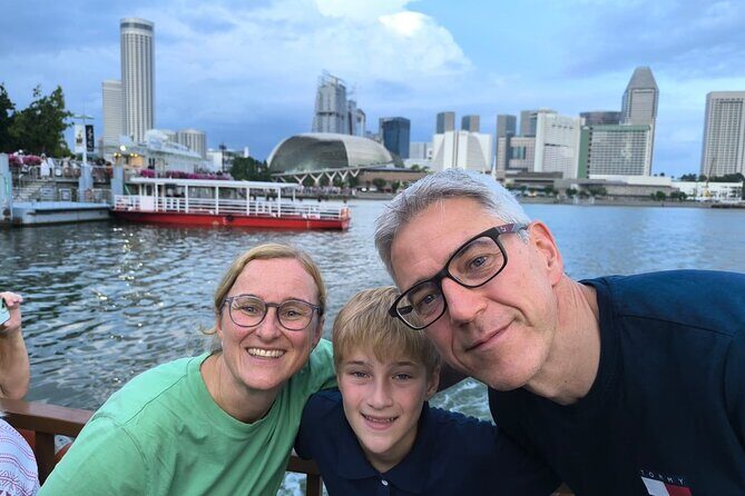 Singapore River Cruise and 2 Must-see Water Light Shows - Who should book this night cruise and light-show combo