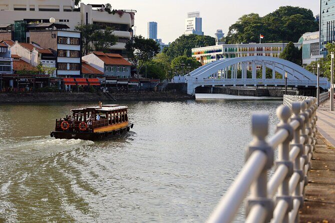 Singapore River Cruise, Night Garden Rhapsody & Spectra by CYT - The Singapore River bumboat cruise: why this is the heart of the night