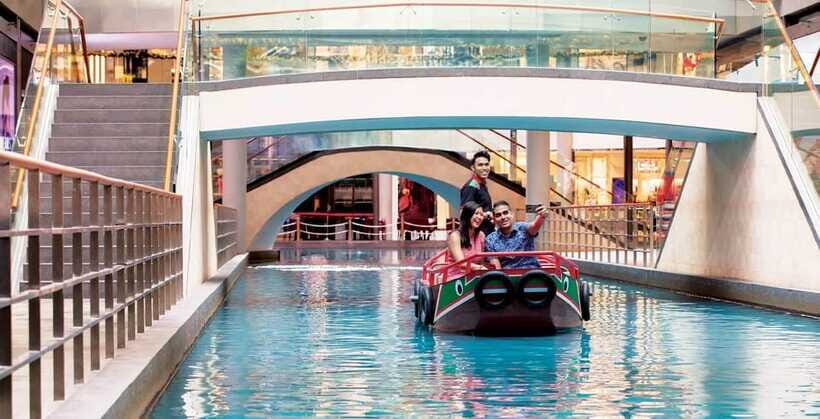 Singapore: Sampan Boat Ride Ticket at the Marina Bay Sands - Circling the Rain Oculus: the 22-meter acrylic bowl moment