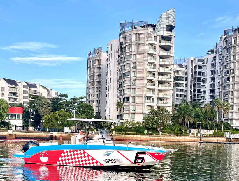 Singapore: Southern Island Speedboat Tour - Live Commentary: How It Makes the Views Mean Something