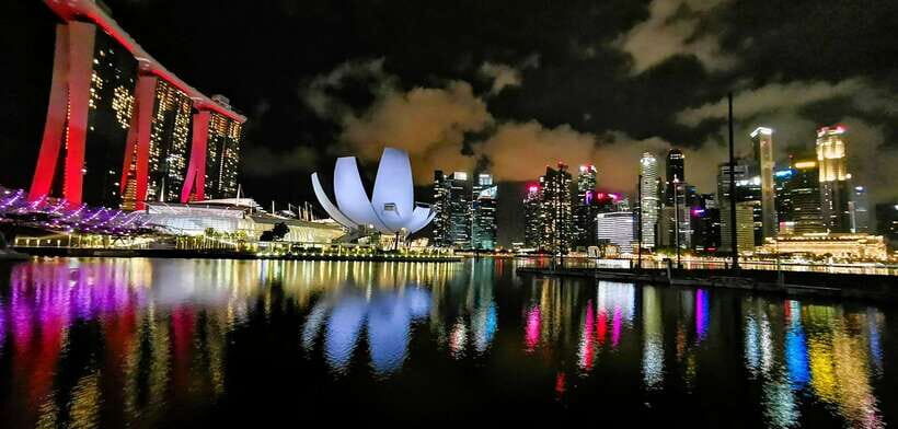 Singapore: Sunset City Tour by Kick Scooter - Merlion Park to Marina Bay Sands: turning the corner into sunset views