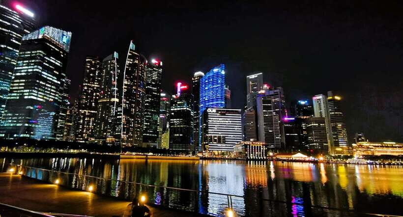 Singapore: Sunset City Tour by Kick Scooter - Esplanade, the Civilian War Memorial, and Raffles Hotel: history in the glow