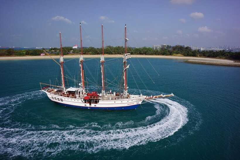 Singapore: Sunset Tall Ship Cruise with 4-Course Meal - Your upper-deck table: what the 4-course meal experience feels like