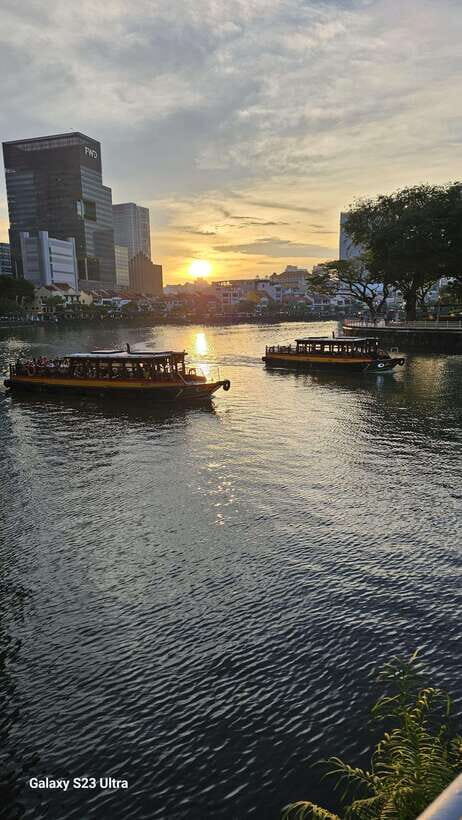 Singapore Twilights with River Cruise & Light Shows - Lau Pa Sat or hotel drop-off: using the last hour for real Singapore food