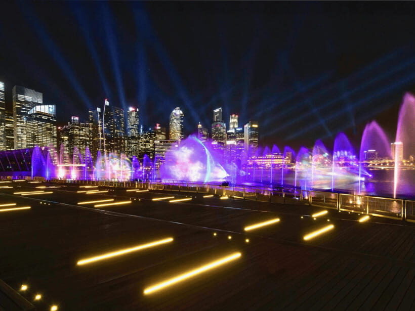 Singapore Twilights with River Cruise & Light Shows - What the guide and the minivan add to the experience