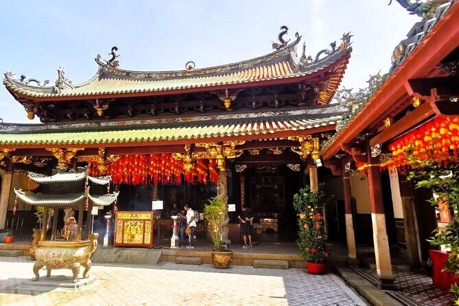 Singapore's Historic Chinatown Walking Tour with Lunch - Lau Choy Seng, Smith Street, and the Opera House stretch