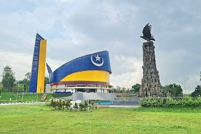 SMALL GROUP: Batam day tour with Ferry, 1-hour Massage, and Lunch from Singapore - Key highlights at a glance