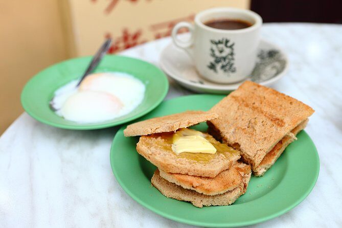Small Group: Michelin and Local Hawker Food Tour with 9 tastings - Stop 2: Maxwell Food Centre and the Local Pace