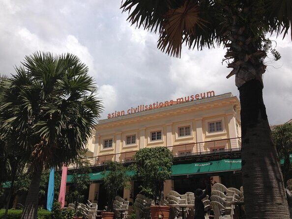 Splendour of Colonial Singapore Walking Tour with Lunch - The government offices stop: the “serious buildings” detour