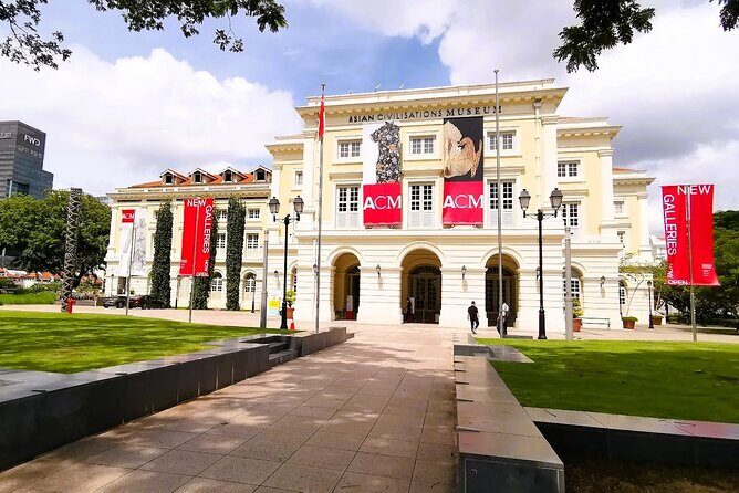 Splendour of Colonial Singapore Walking Tour with Lunch - Cavenagh Bridge: river life you can almost picture