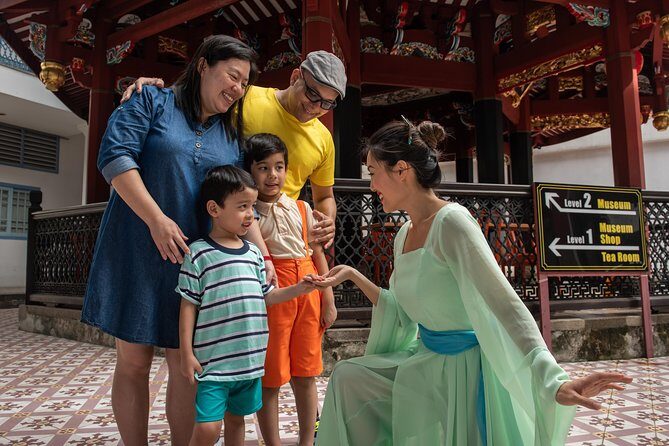 Streets Alive Singapore Walking Tour (Chinatown Edition) - Temples plus VR: the Streets Alive idea in plain English