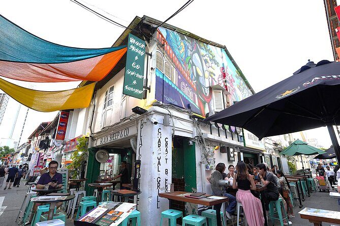 Thread of Faith and Fabric: Singapore Kampong Glam Walking Tour - Guide Ronald and Serene: friendly stories that work for families