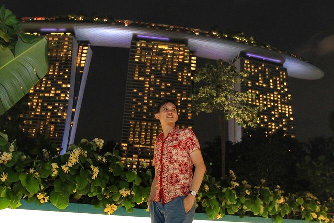 Vacation Photographer in Singapore - The Walk Between Stops: ArtScience Museum, Helix Bridge, and Bayfront Icons
